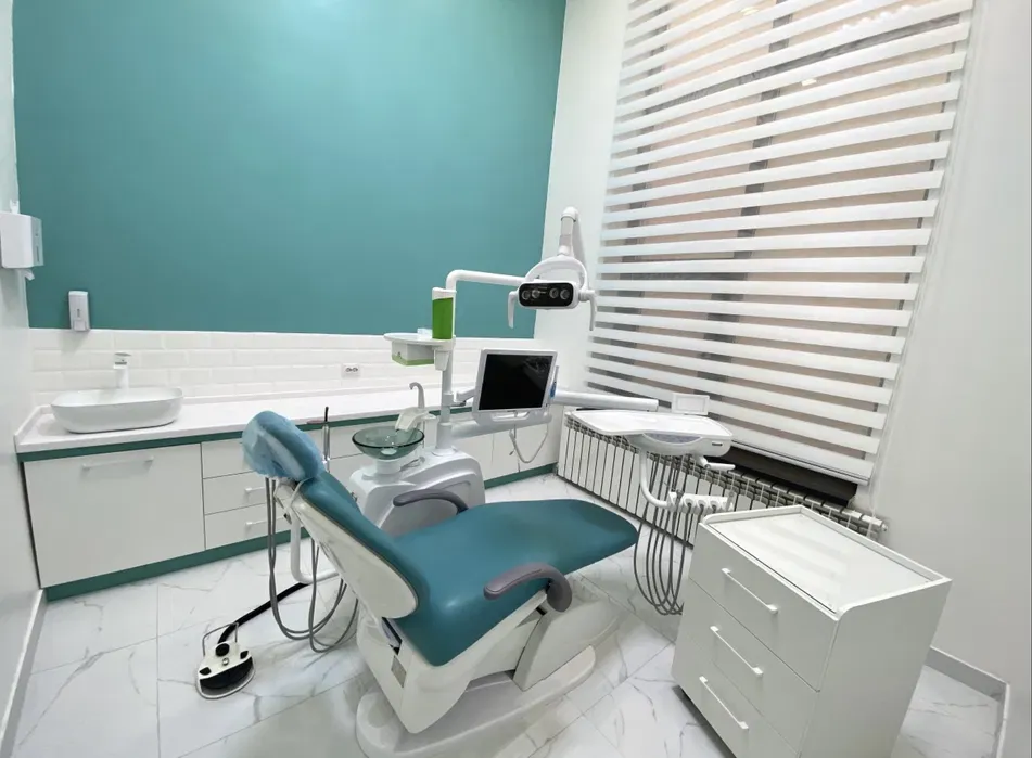 Срочно Продам стоматологическое кресло 3 штуки есть