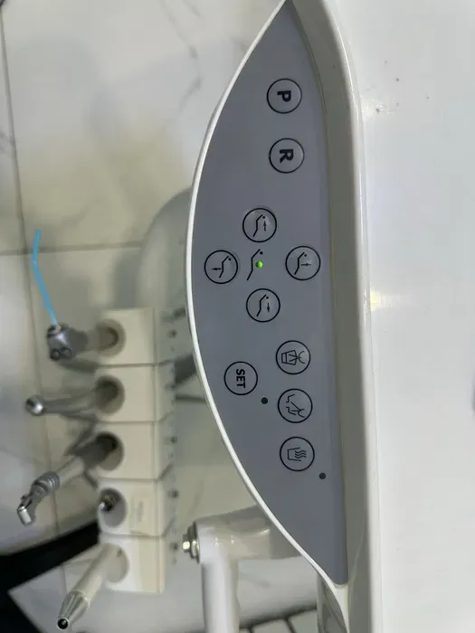 Срочно Продам стоматологическое кресло 3 штуки есть