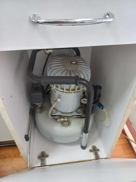 Стоматологическое оборудование, мебель, и инструменты