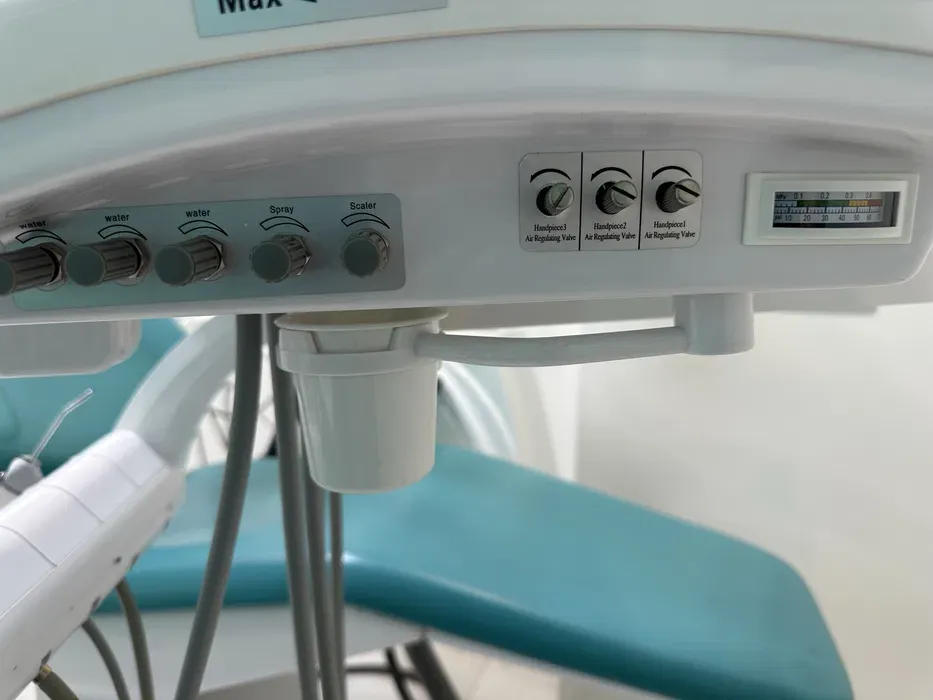 Срочно Продам стоматологическое кресло 3 штуки есть