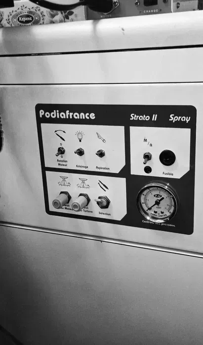 Стоматологическое оборудование, мебель, и инструменты