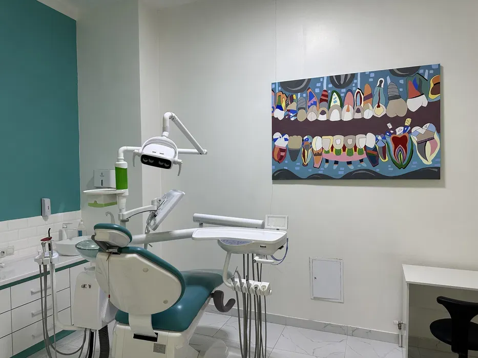 Срочно Продам стоматологическое кресло 3 штуки есть